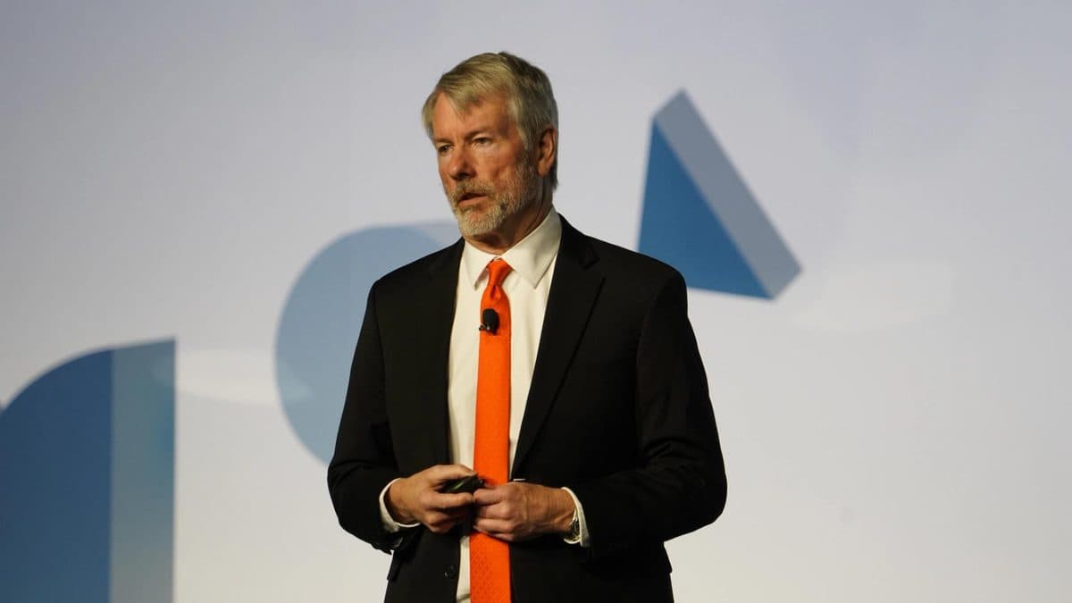 Strategy weighs selling bitcoin to fund dividends amid Q1 net loss