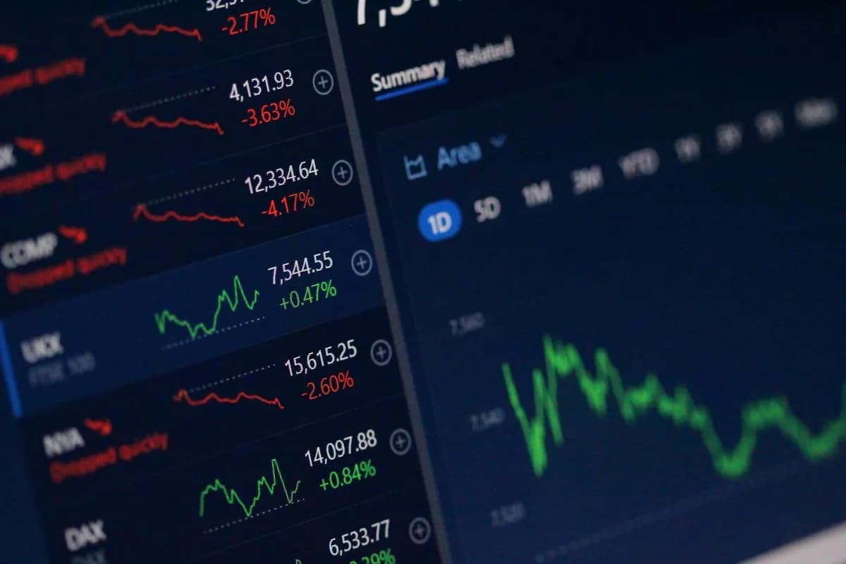 Polymarket Opens $5T Private Markets, SEC Plans Tokenized Stocks, Japan Pushes On-Chain Yen