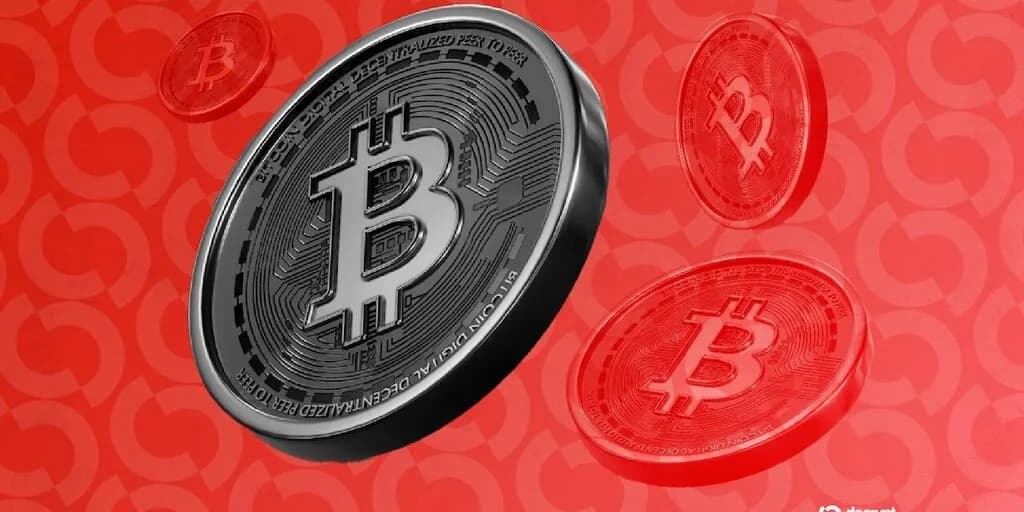 Bitcoin Drops to 2-Month Low Near $71.5K as Strategy Sells 32 BTC, ETFs Bleed $2.97B