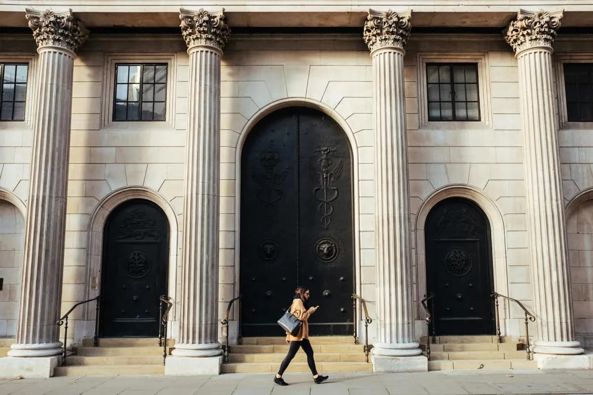 Bank of England backs down on strict stablecoin holding limits, sets $50 billion issuance cap