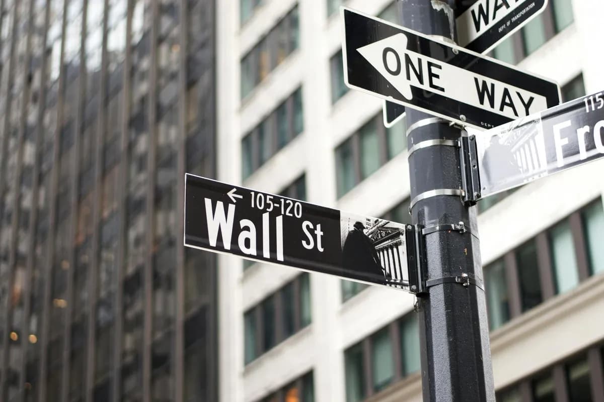Bullish (BLSH), Coinbase (COIN), Circle (CRCL) slide as SEC delay weighs on tokenization trade