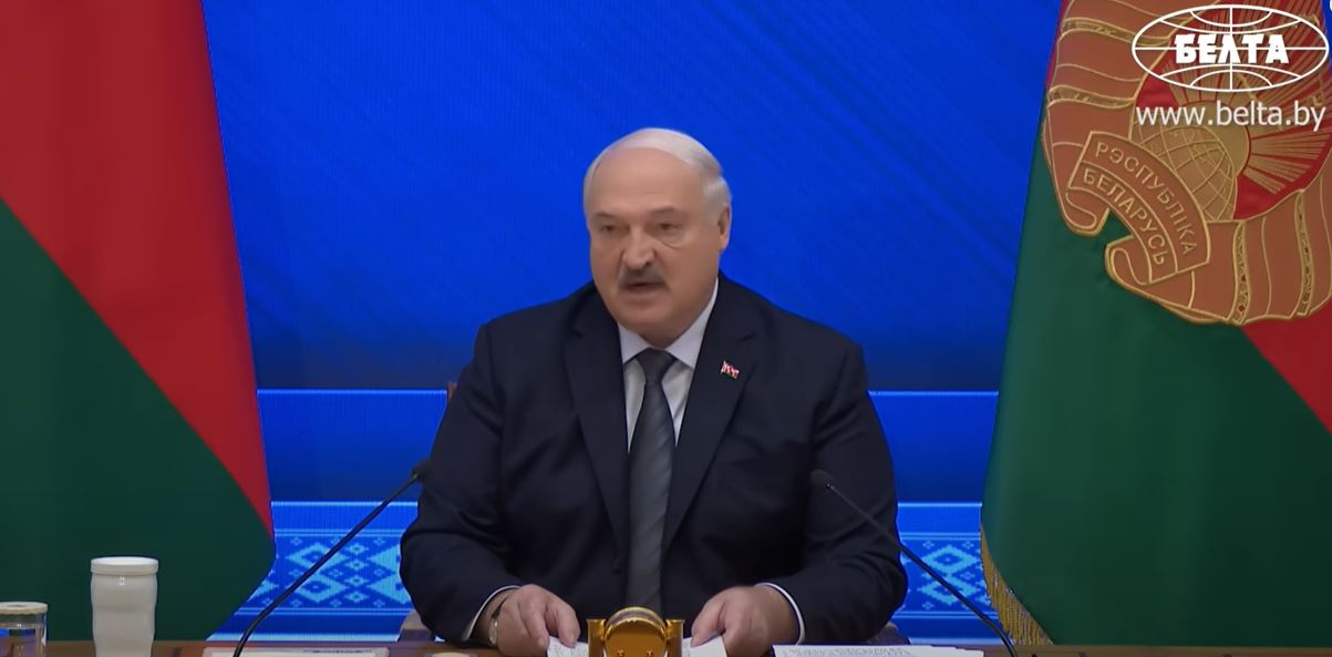 Lukashenko, Belarus Kripto Borsalarının Yıl Sonuna Kadar Dış Ödemeleri 3 Milyar Dolara Çıkartabileceğini Söyledi; Bitcoin'den Bahsetti Başkan Alexander Lukashenko bankacılarla konuşurken